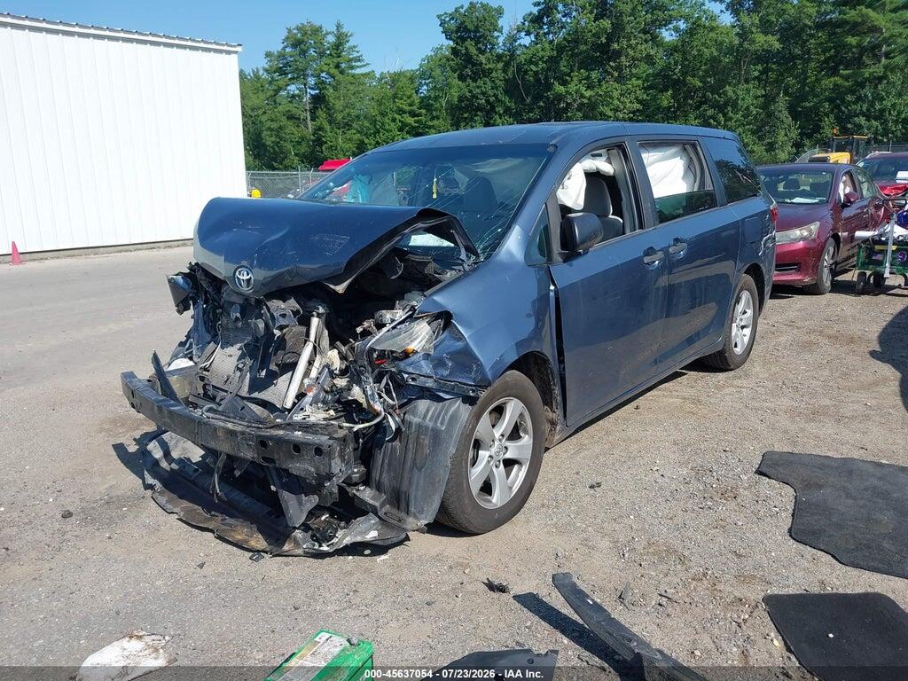 5TDZZ3DC0HS776298 2017 TOYOTA SIENNA photo no. 2