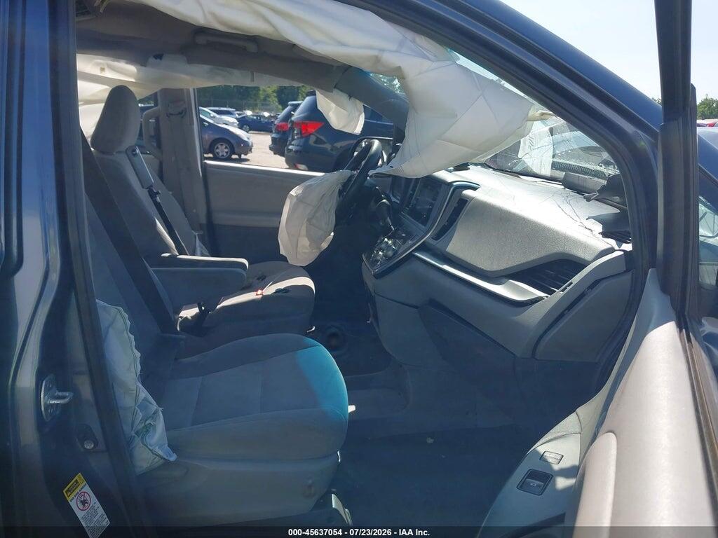 5TDZZ3DC0HS776298 2017 TOYOTA SIENNA photo no. 5