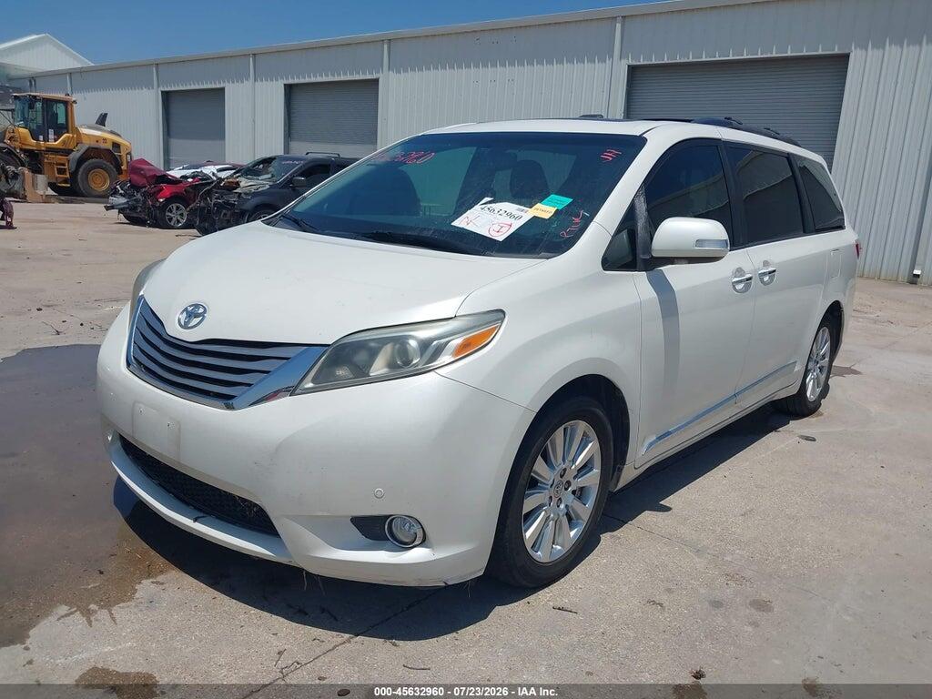 5TDYZ3DC7HS849517 2017 TOYOTA SIENNA photo no. 2