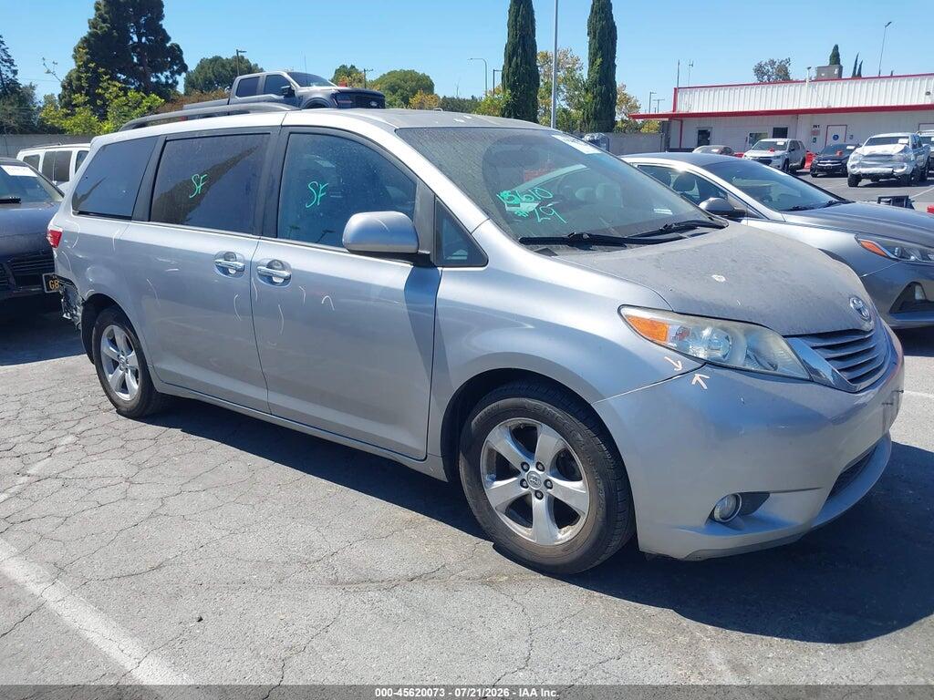 5TDYZ3DC5HS788409 2017 TOYOTA SIENNA photo no. 1