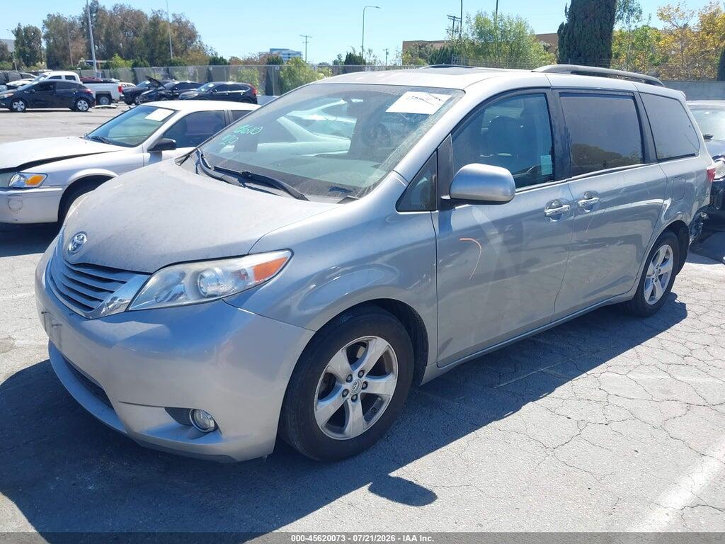 5TDYZ3DC5HS788409 2017 TOYOTA SIENNA photo no. 2