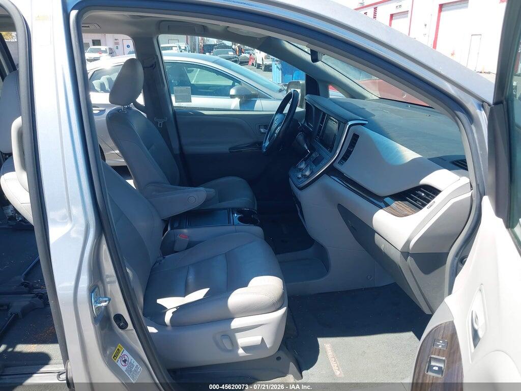 5TDYZ3DC5HS788409 2017 TOYOTA SIENNA photo no. 5