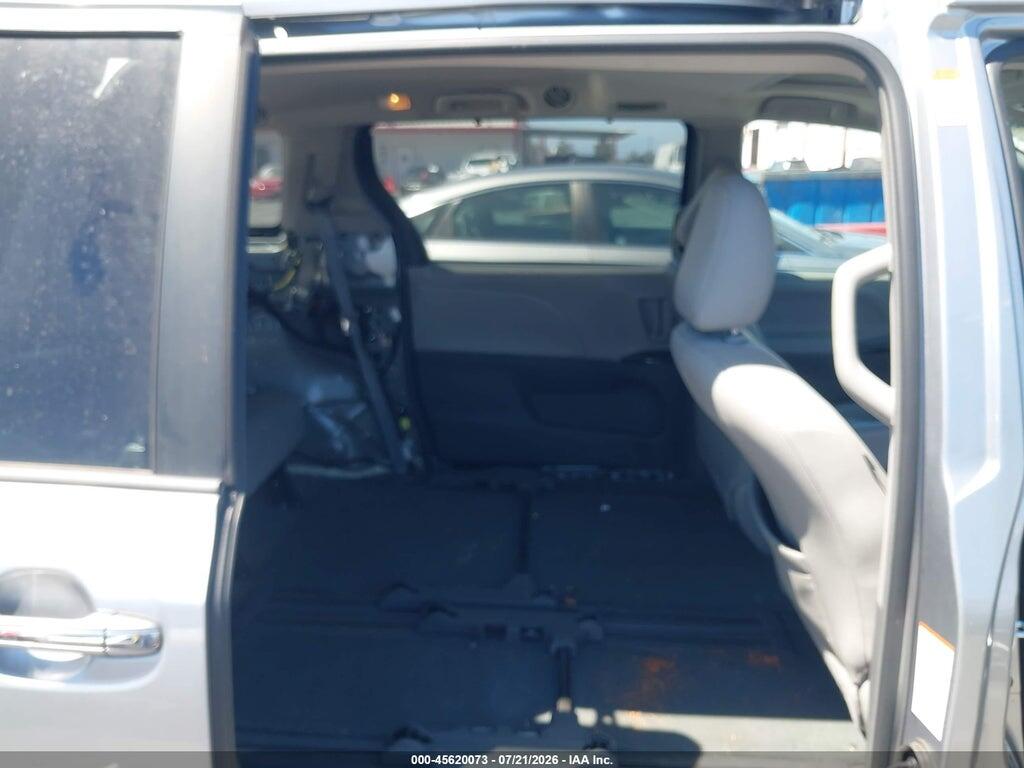 5TDYZ3DC5HS788409 2017 TOYOTA SIENNA photo no. 8