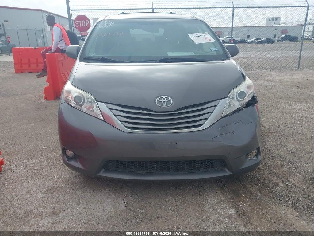 5TDYZ3DC8HS845850 2017 TOYOTA SIENNA photo no. 12