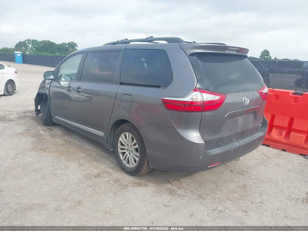 5TDYZ3DC8HS845850 2017 TOYOTA SIENNA photo no. 3