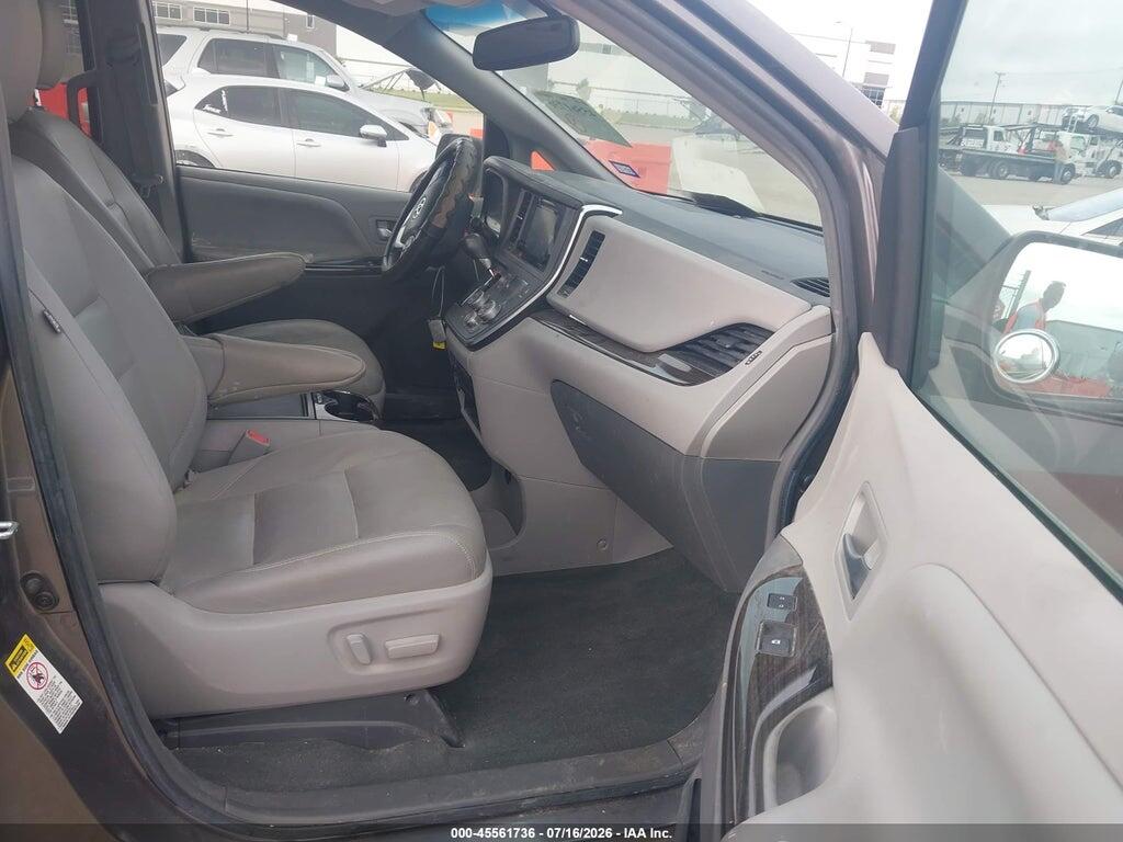 5TDYZ3DC8HS845850 2017 TOYOTA SIENNA photo no. 5