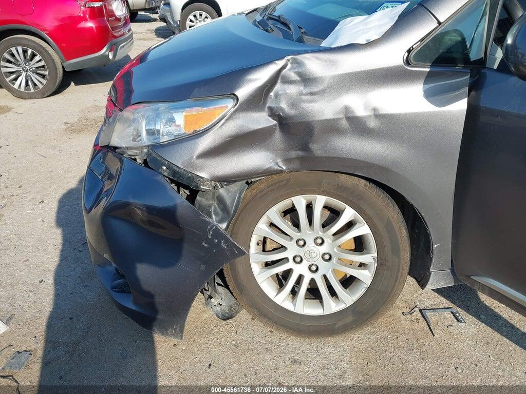5TDYZ3DC8HS845850 2017 TOYOTA SIENNA photo no. 6
