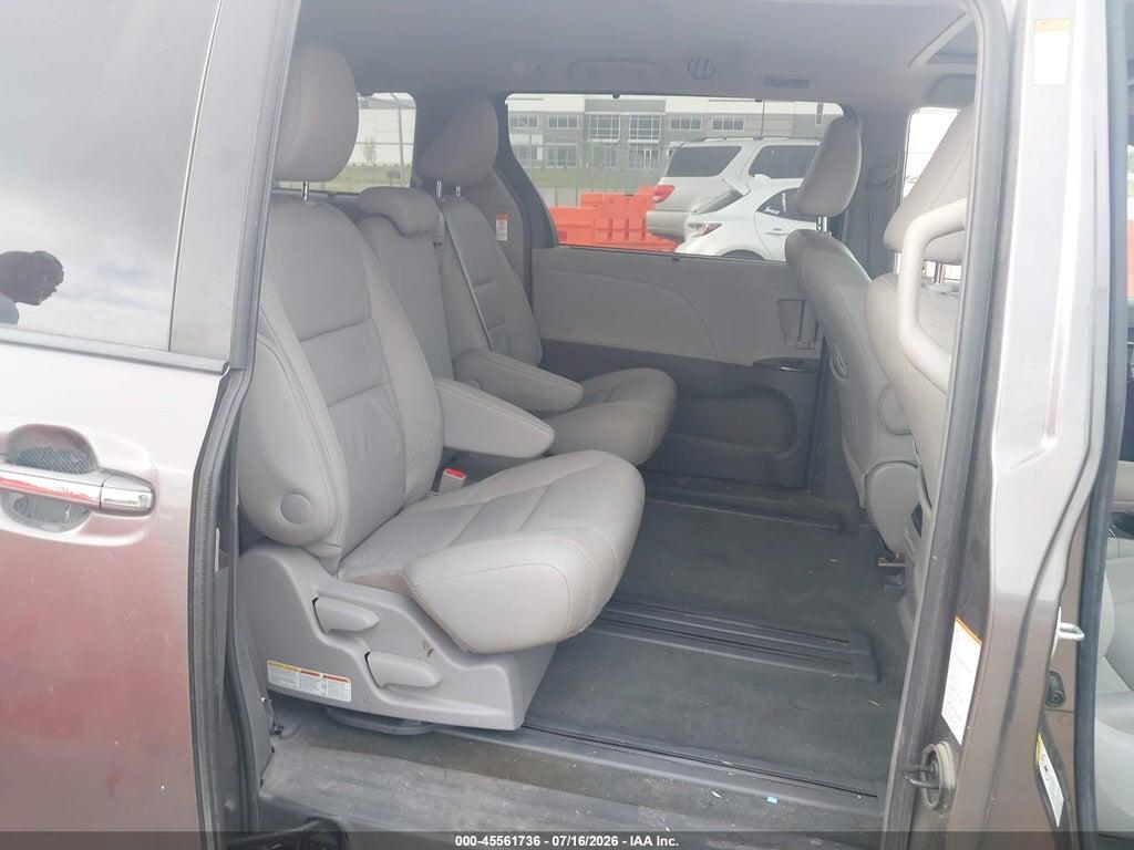 5TDYZ3DC8HS845850 2017 TOYOTA SIENNA photo no. 8
