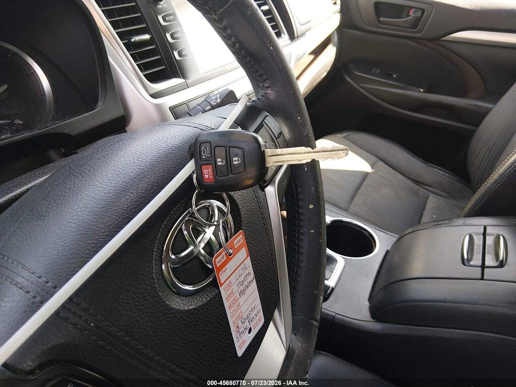 5TDBKRFH8GS298003 2016 TOYOTA HIGHLANDER photo no. 11
