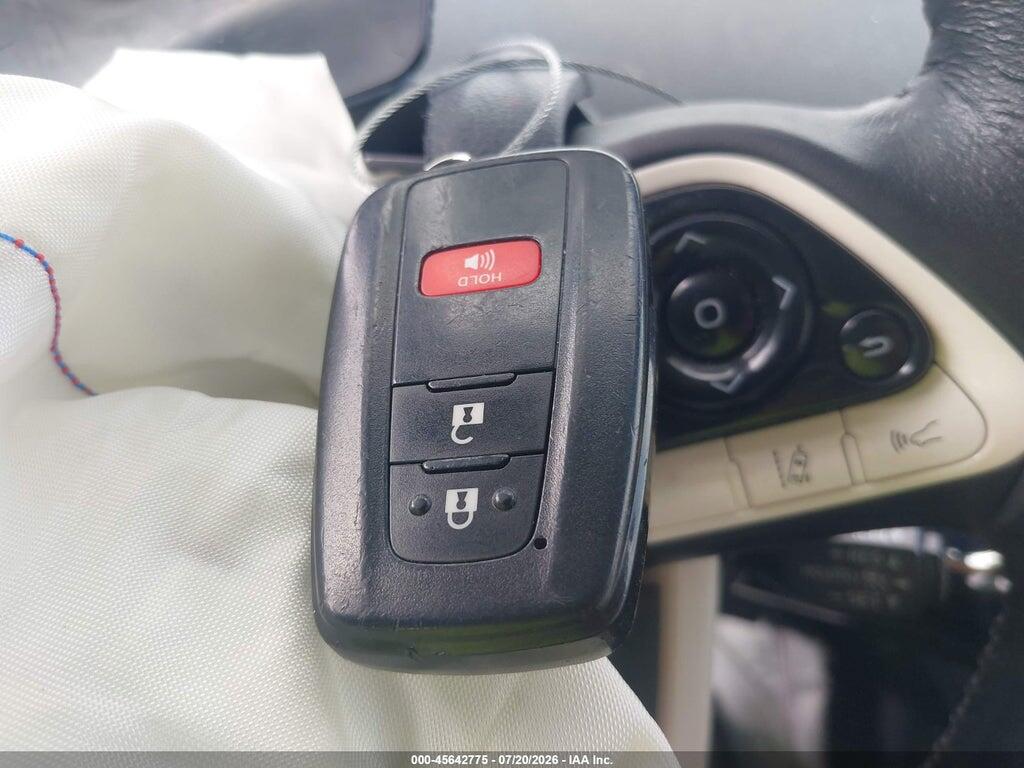 JTDKARFU5G3011069 2016 TOYOTA PRIUS photo no. 11