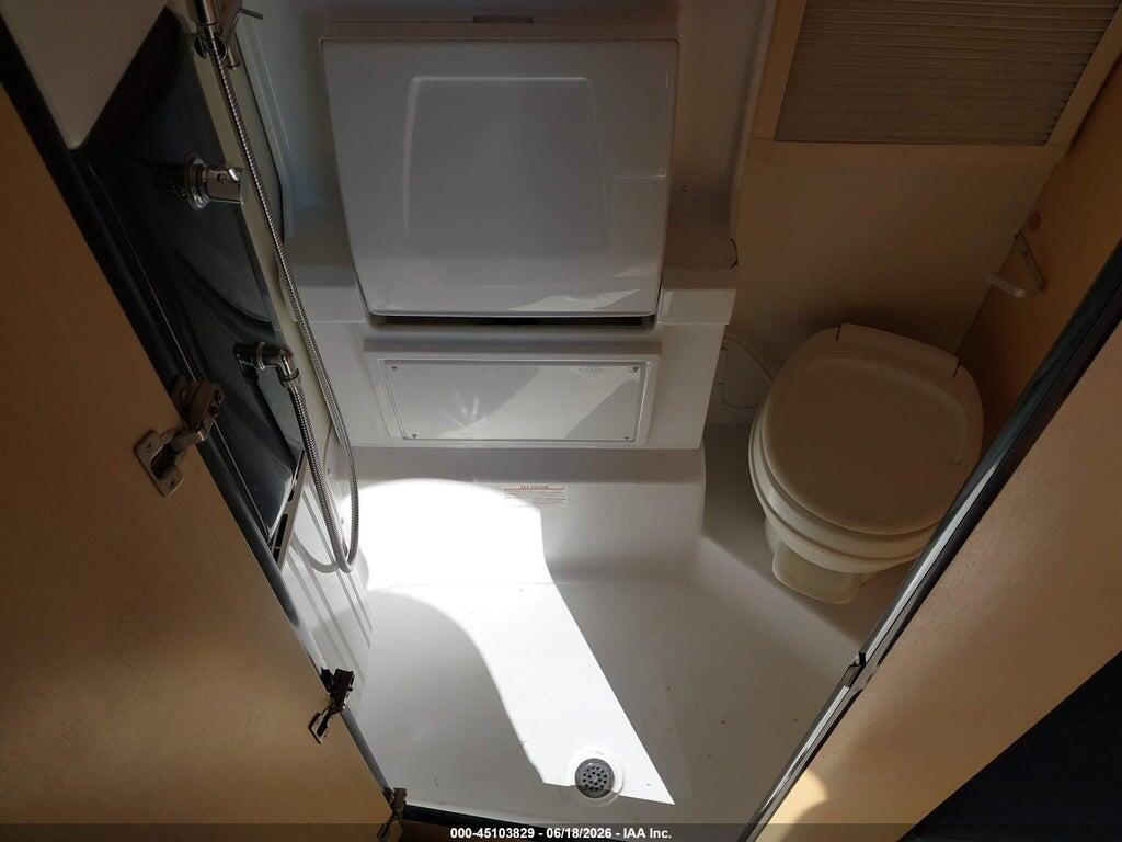 57HTT18S2MS001017 2021 NUCAMP TRAVEL TRAILER photo no. 12