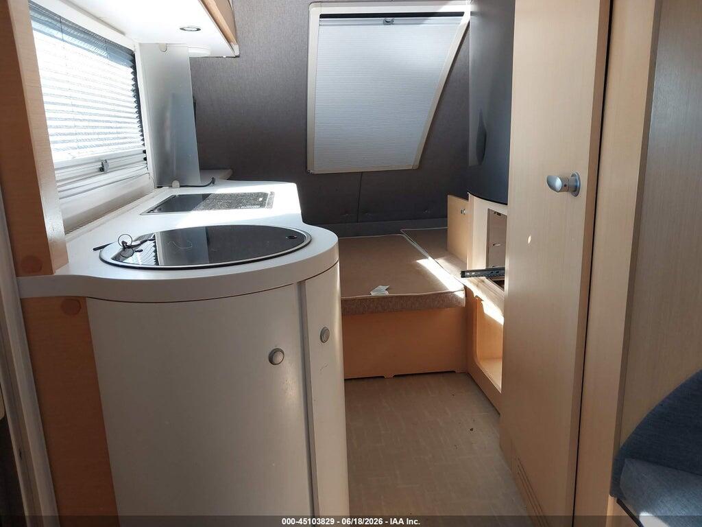 57HTT18S2MS001017 2021 NUCAMP TRAVEL TRAILER photo no. 8