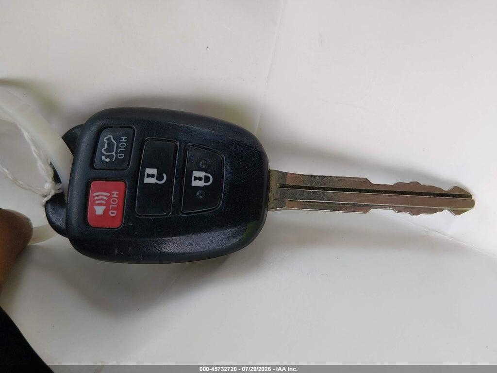 2T3RFREV8GW465565 2016 TOYOTA RAV4 photo no. 11
