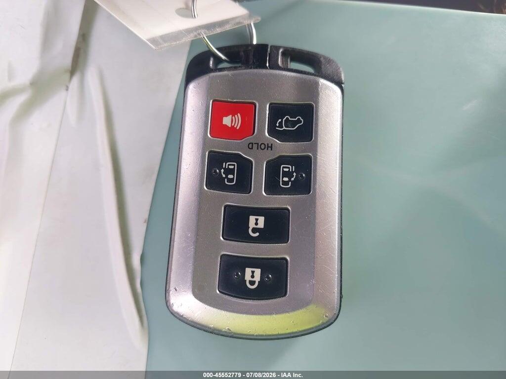 5TDYK3DC3GS729779 2016 TOYOTA SIENNA photo no. 11