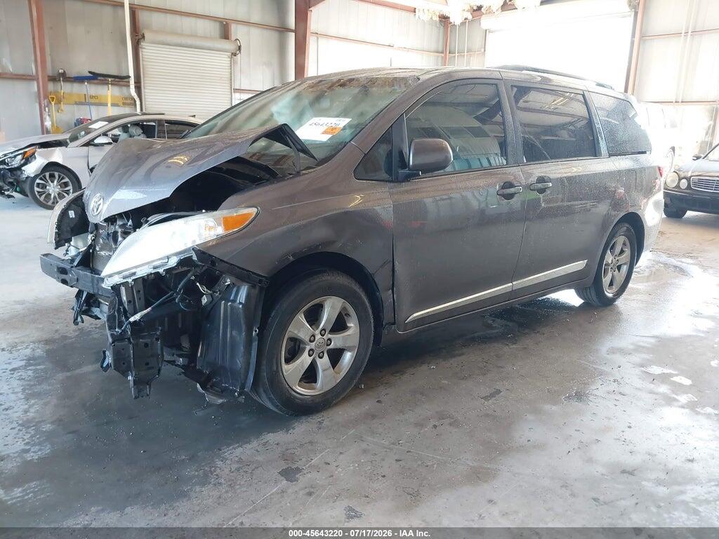 5TDKK3DC5GS720569 2016 TOYOTA SIENNA photo no. 2