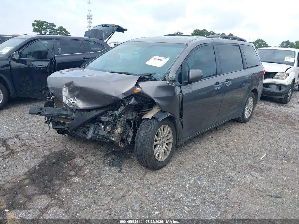 5TDYK3DCXGS725972 2016 TOYOTA SIENNA photo no. 2