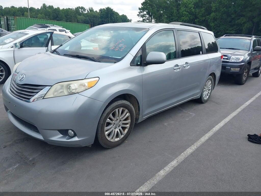 5TDYK3DC9BS079574 2011 TOYOTA SIENNA photo no. 2