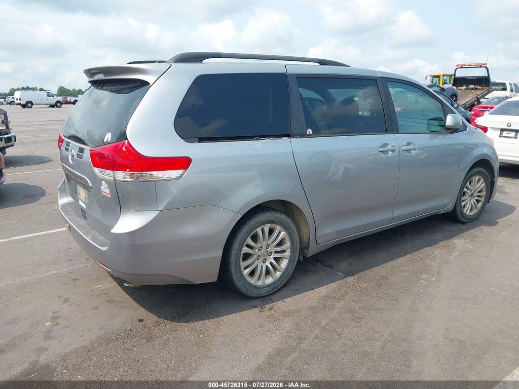 5TDYK3DC9BS079574 2011 TOYOTA SIENNA photo no. 4