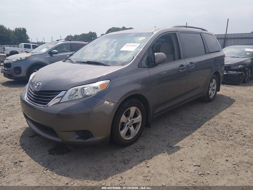 5TDKK3DC1BS030066 2011 TOYOTA SIENNA photo no. 2