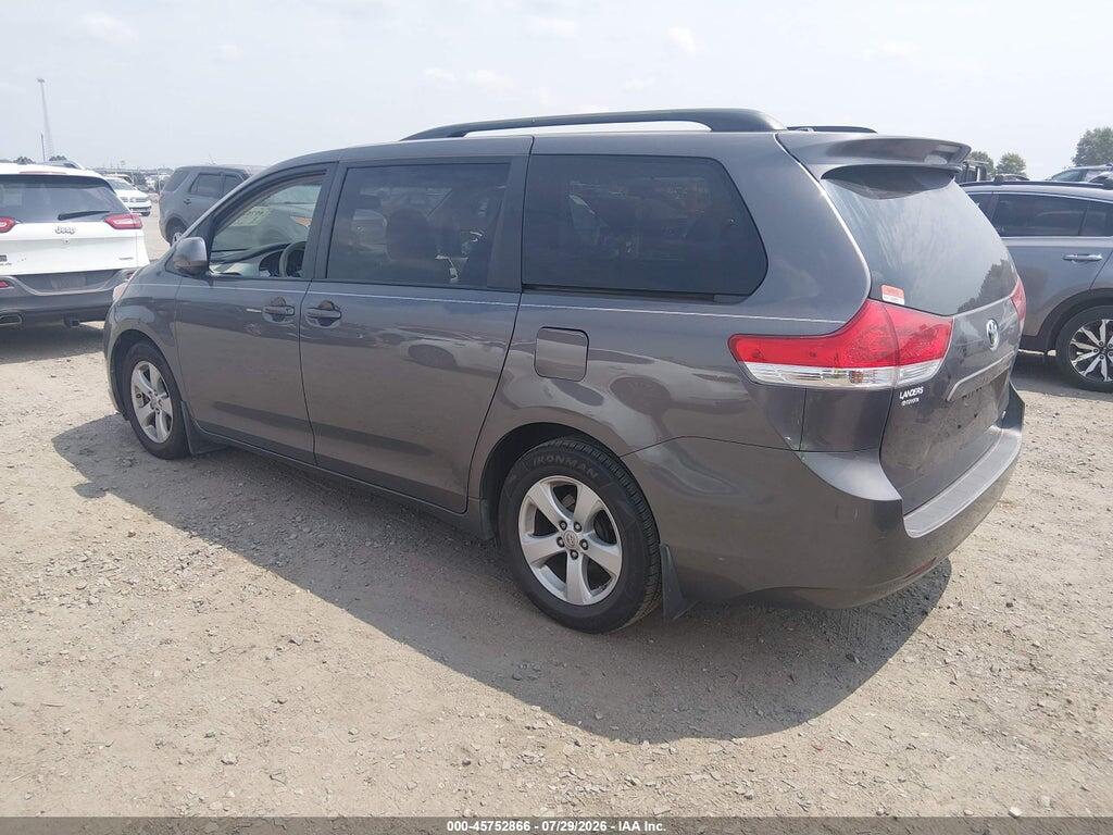 5TDKK3DC1BS030066 2011 TOYOTA SIENNA photo no. 3
