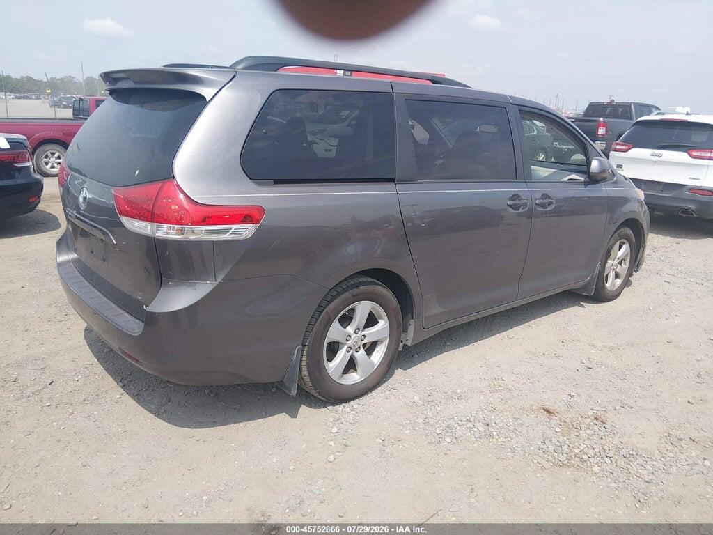 5TDKK3DC1BS030066 2011 TOYOTA SIENNA photo no. 4