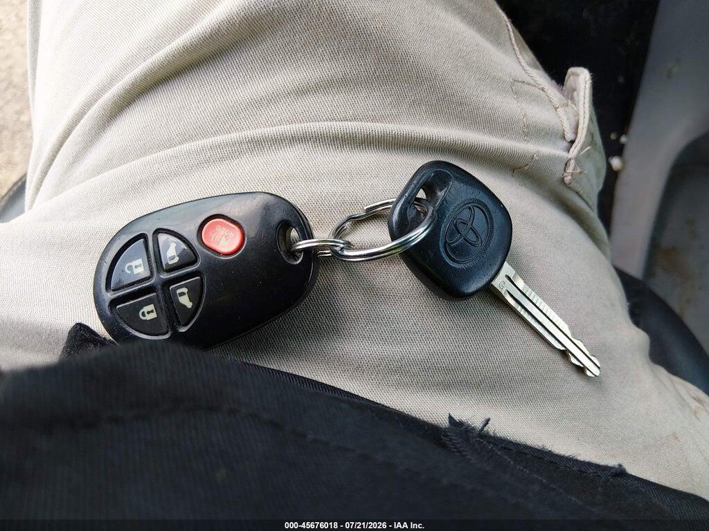 5TDXK3DC7BS033320 2011 TOYOTA SIENNA photo no. 11