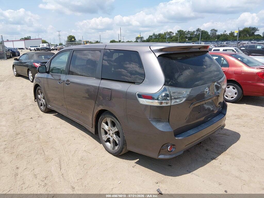 5TDXK3DC7BS033320 2011 TOYOTA SIENNA photo no. 3