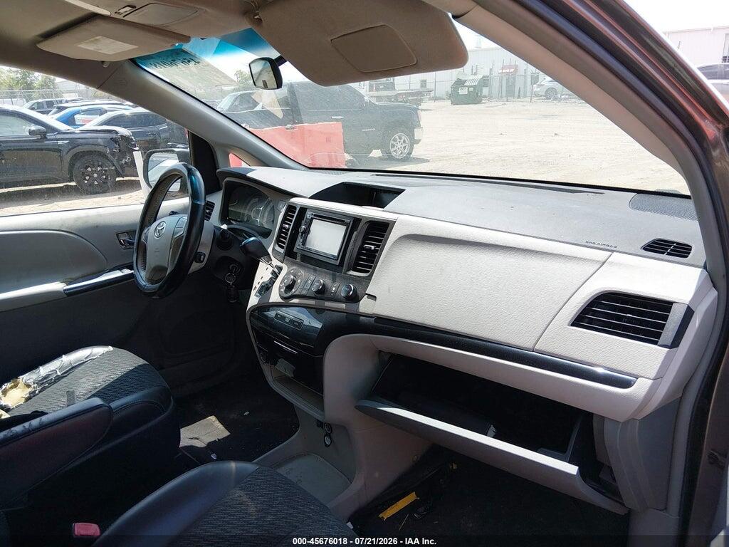 5TDXK3DC7BS033320 2011 TOYOTA SIENNA photo no. 5