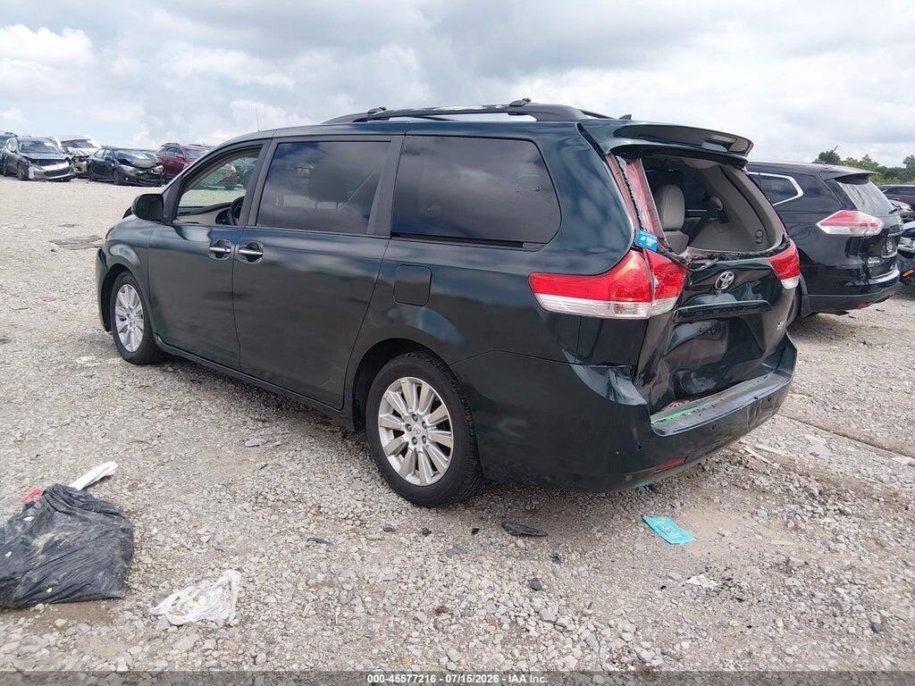 5TDDK3DCXBS007331 2011 TOYOTA SIENNA photo no. 3