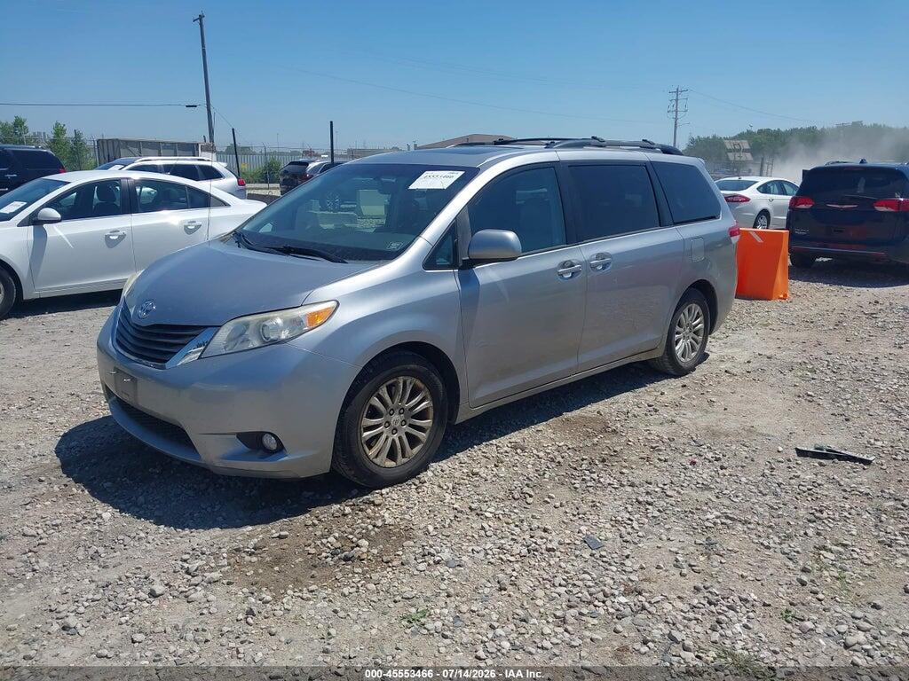 5TDYK3DC0BS026228 2011 TOYOTA SIENNA photo no. 2