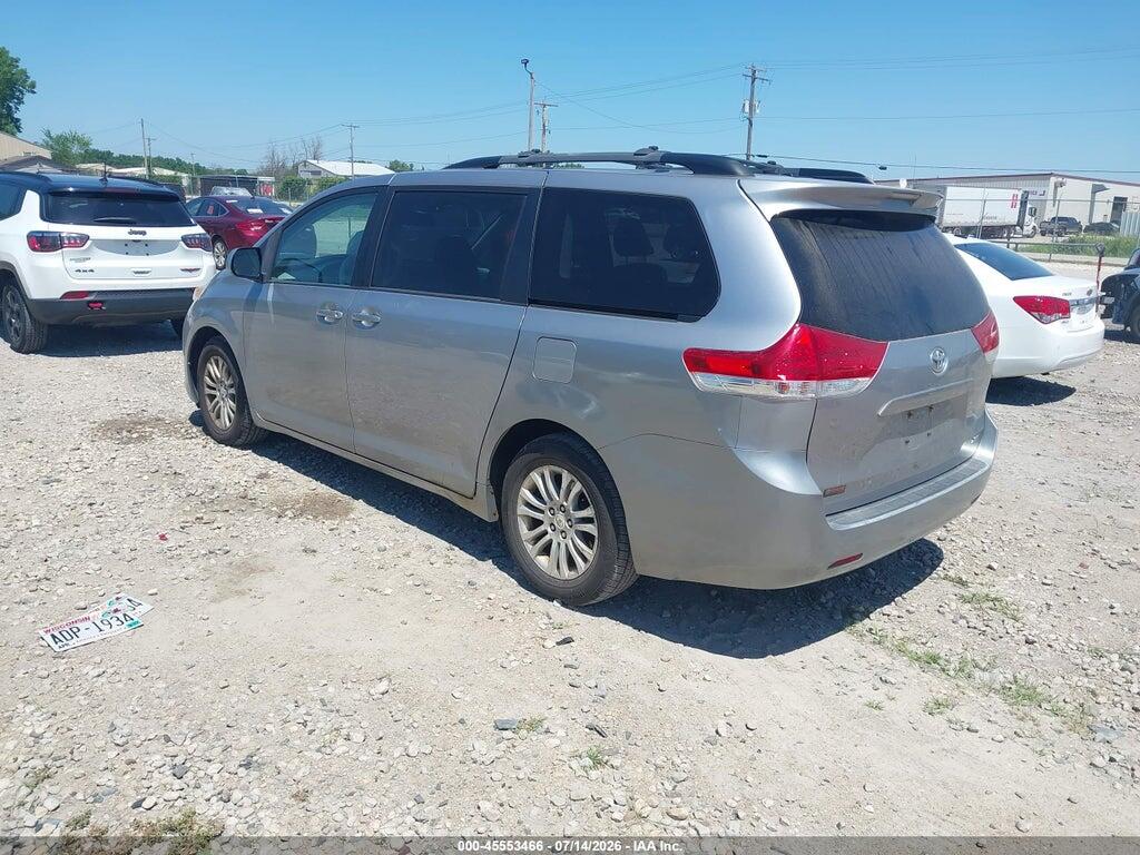 5TDYK3DC0BS026228 2011 TOYOTA SIENNA photo no. 3