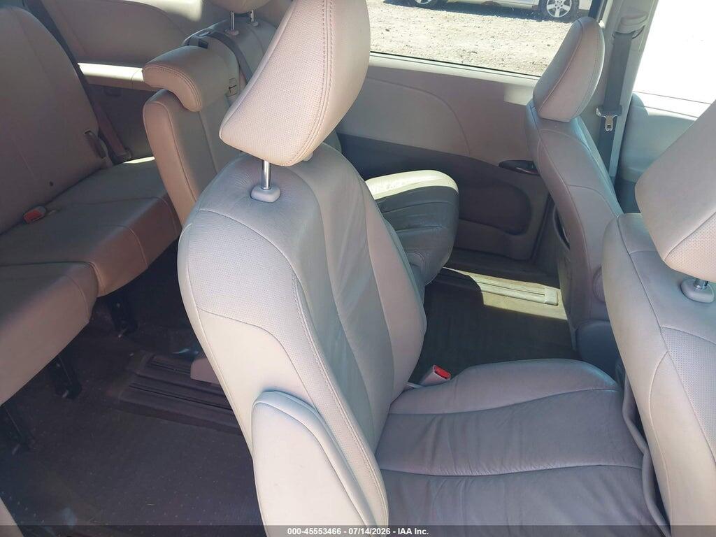 5TDYK3DC0BS026228 2011 TOYOTA SIENNA photo no. 8