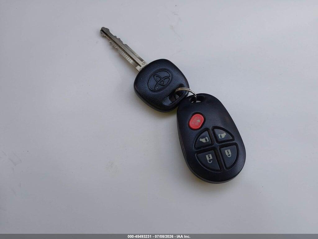 5TDKA3DC8BS003675 2011 TOYOTA SIENNA photo no. 11