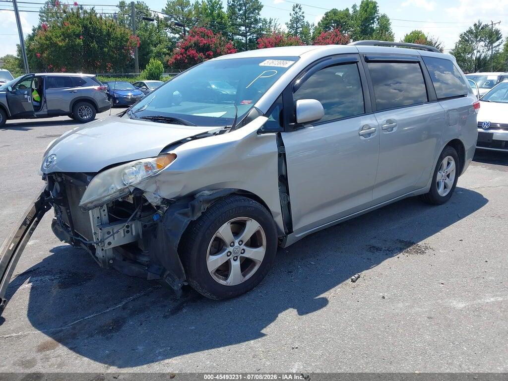 5TDKA3DC8BS003675 2011 TOYOTA SIENNA photo no. 2