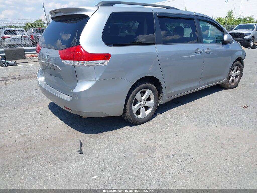 5TDKA3DC8BS003675 2011 TOYOTA SIENNA photo no. 4