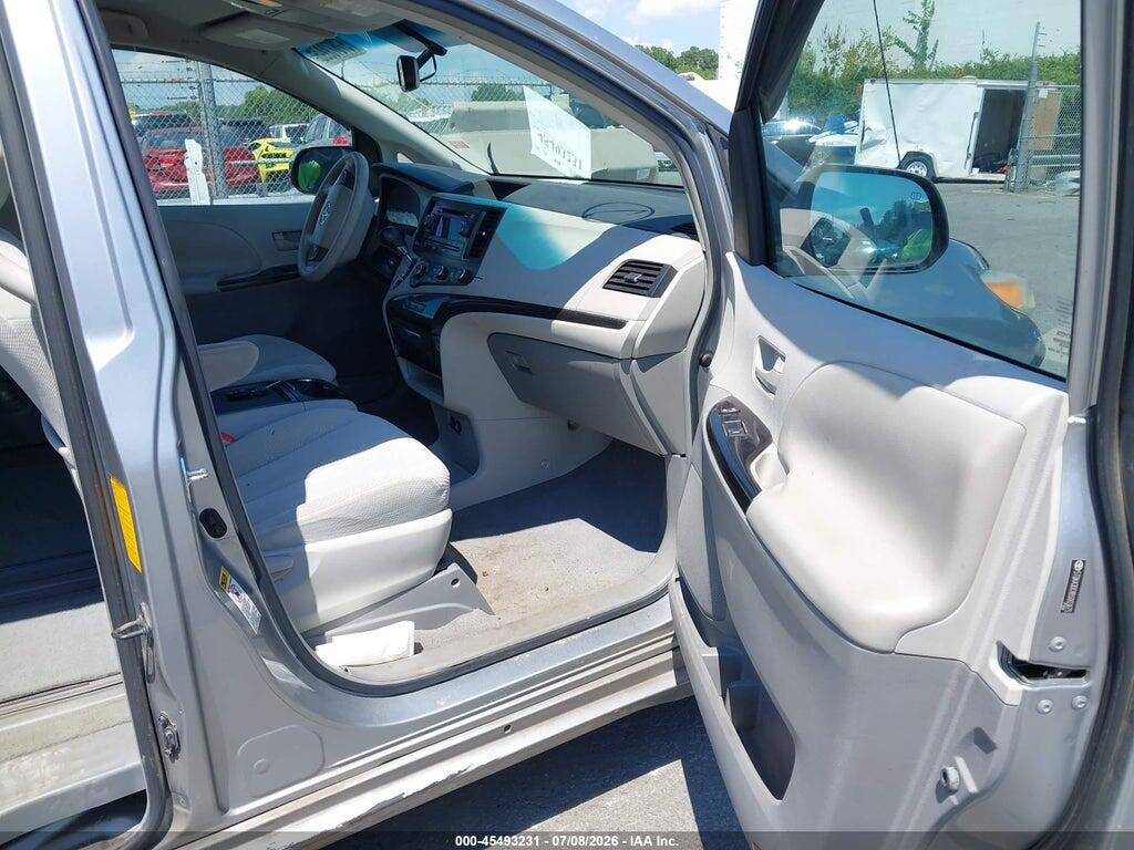 5TDKA3DC8BS003675 2011 TOYOTA SIENNA photo no. 5
