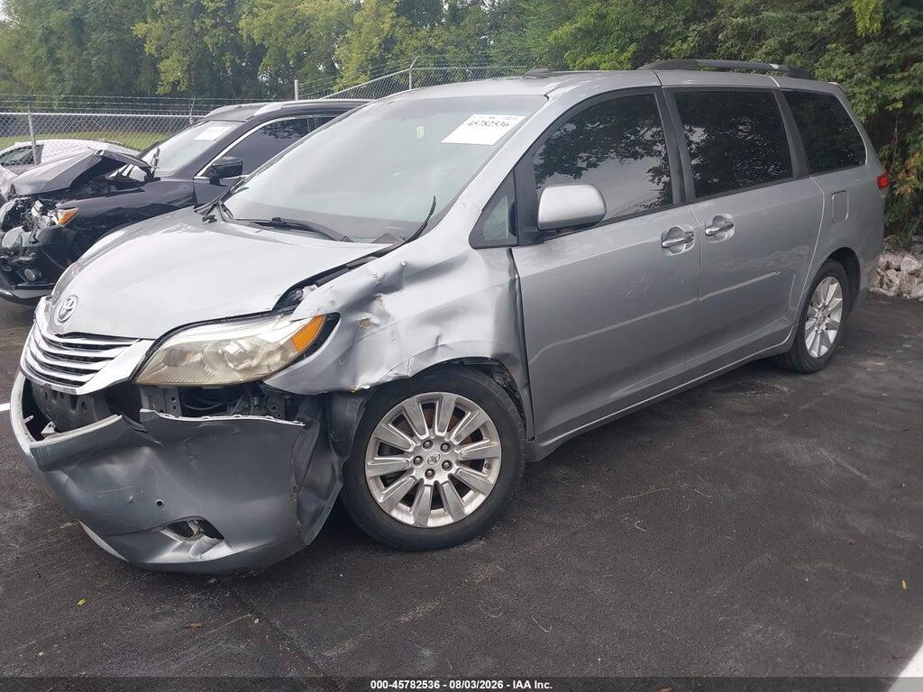 5TDYK3DC8BS043567 2011 TOYOTA SIENNA photo no. 2