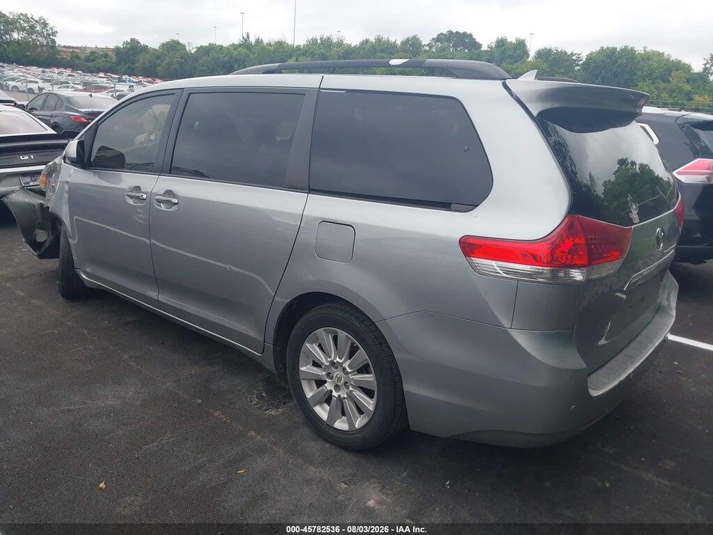 5TDYK3DC8BS043567 2011 TOYOTA SIENNA photo no. 3