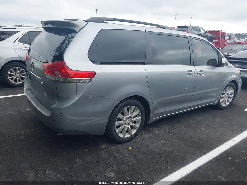 5TDYK3DC8BS043567 2011 TOYOTA SIENNA photo no. 4