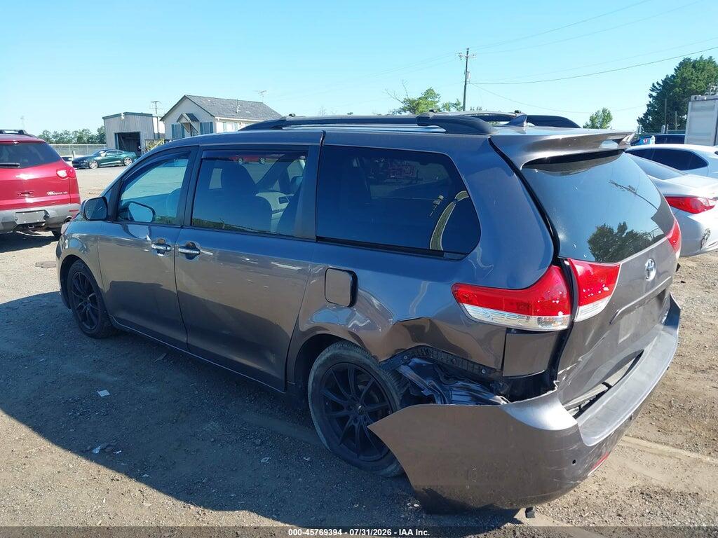 5TDDK3DC1BS020534 2011 TOYOTA SIENNA photo no. 3