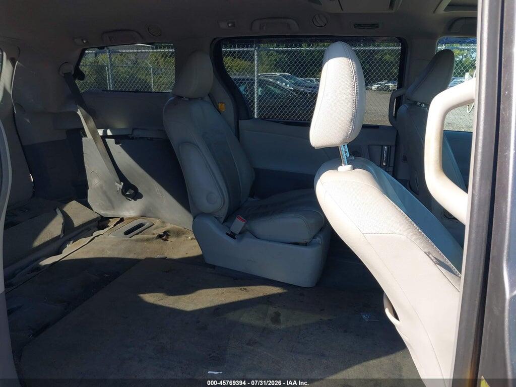 5TDDK3DC1BS020534 2011 TOYOTA SIENNA photo no. 8