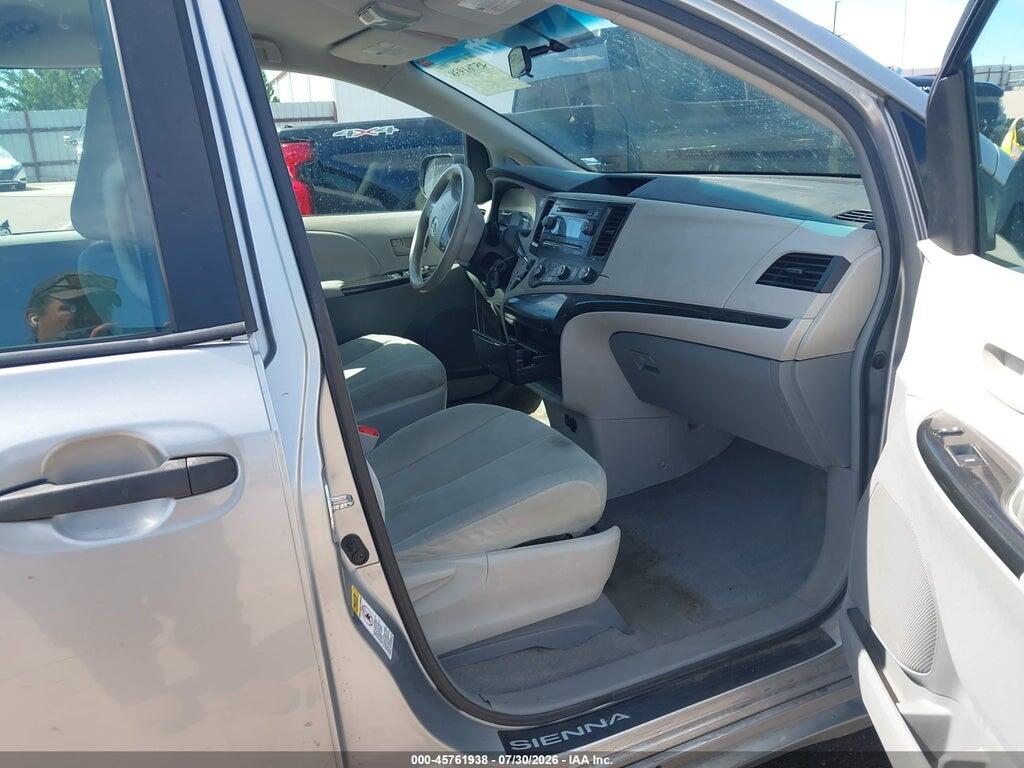 5TDKA3DC3BS003048 2011 TOYOTA SIENNA photo no. 5