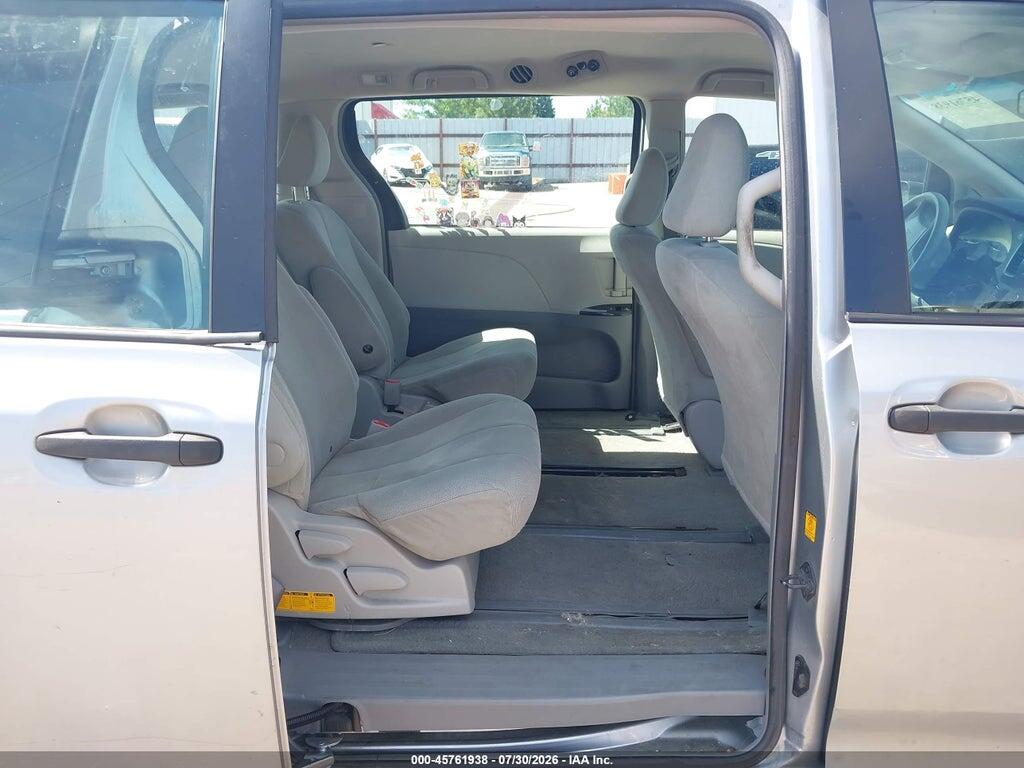 5TDKA3DC3BS003048 2011 TOYOTA SIENNA photo no. 8