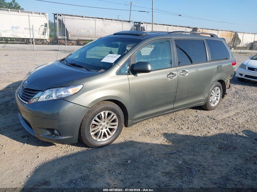 5TDYK3DC9BS010769 2011 TOYOTA SIENNA photo no. 2