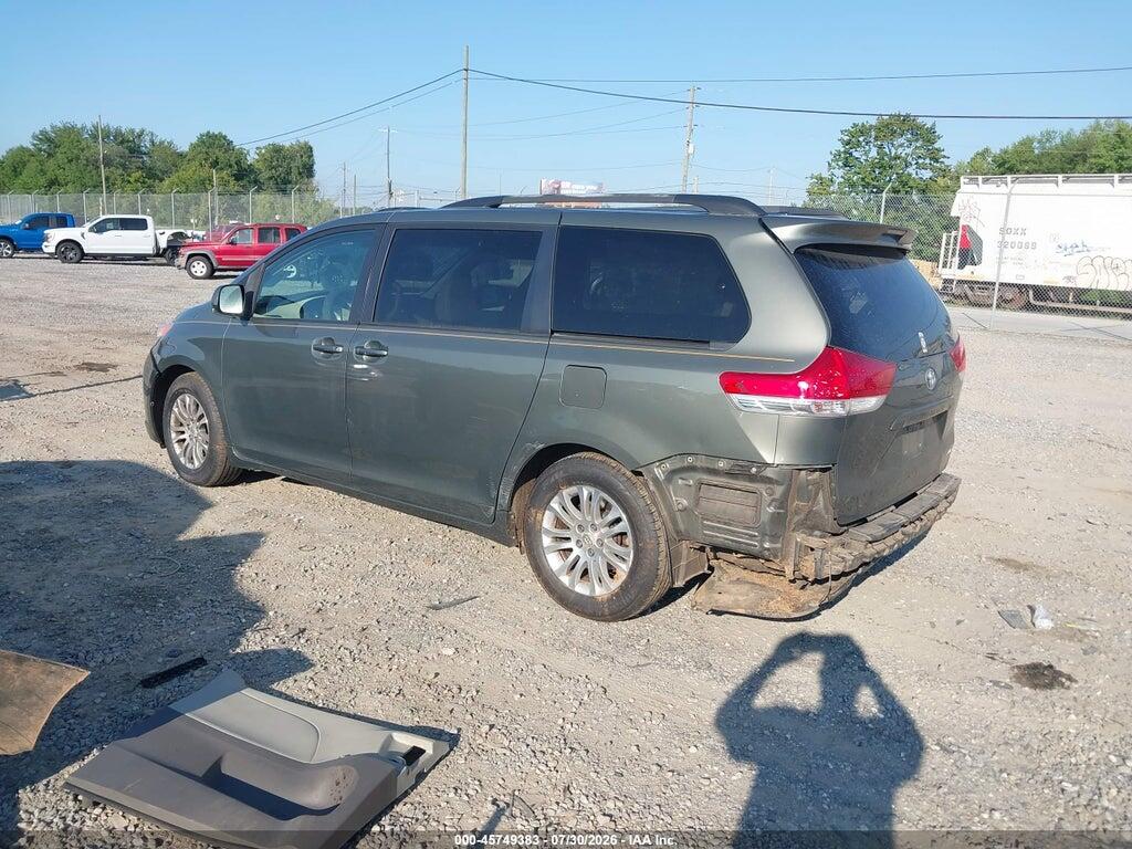 5TDYK3DC9BS010769 2011 TOYOTA SIENNA photo no. 3
