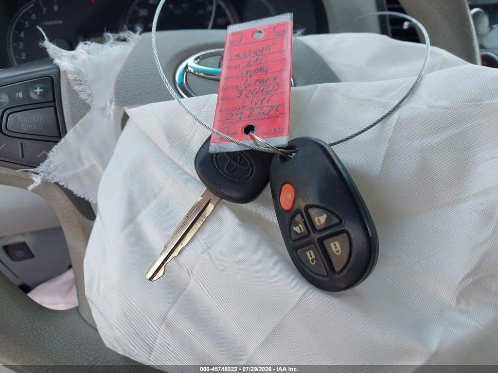 5TDKK3DC1BS047272 2011 TOYOTA SIENNA photo no. 11