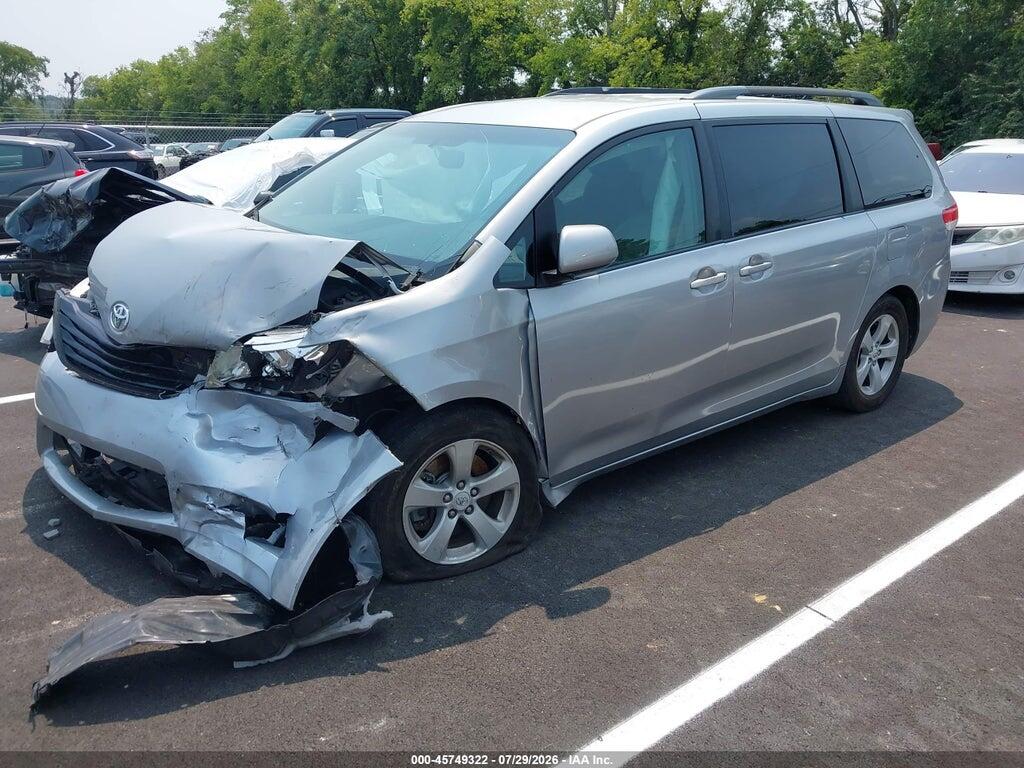5TDKK3DC1BS047272 2011 TOYOTA SIENNA photo no. 2
