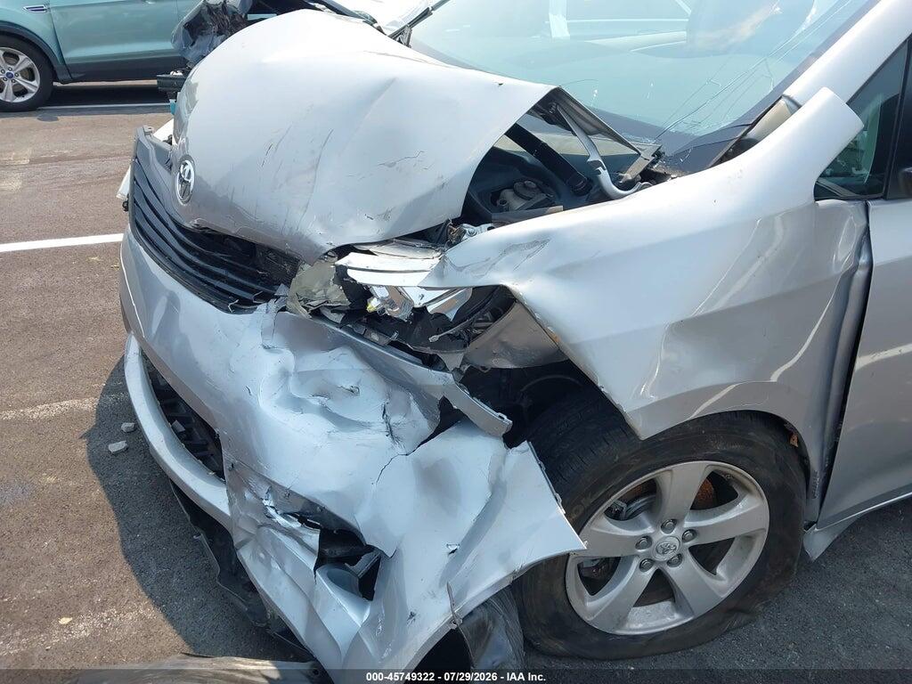 5TDKK3DC1BS047272 2011 TOYOTA SIENNA photo no. 6