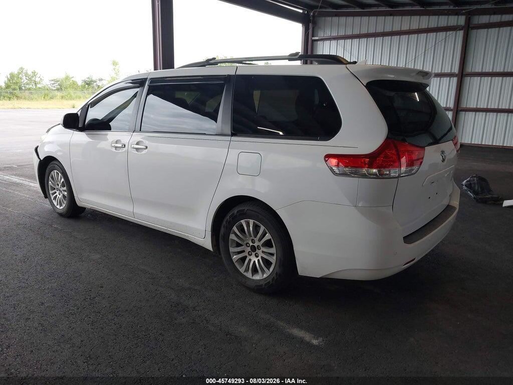 5TDYK3DC8BS144284 2011 TOYOTA SIENNA photo no. 3