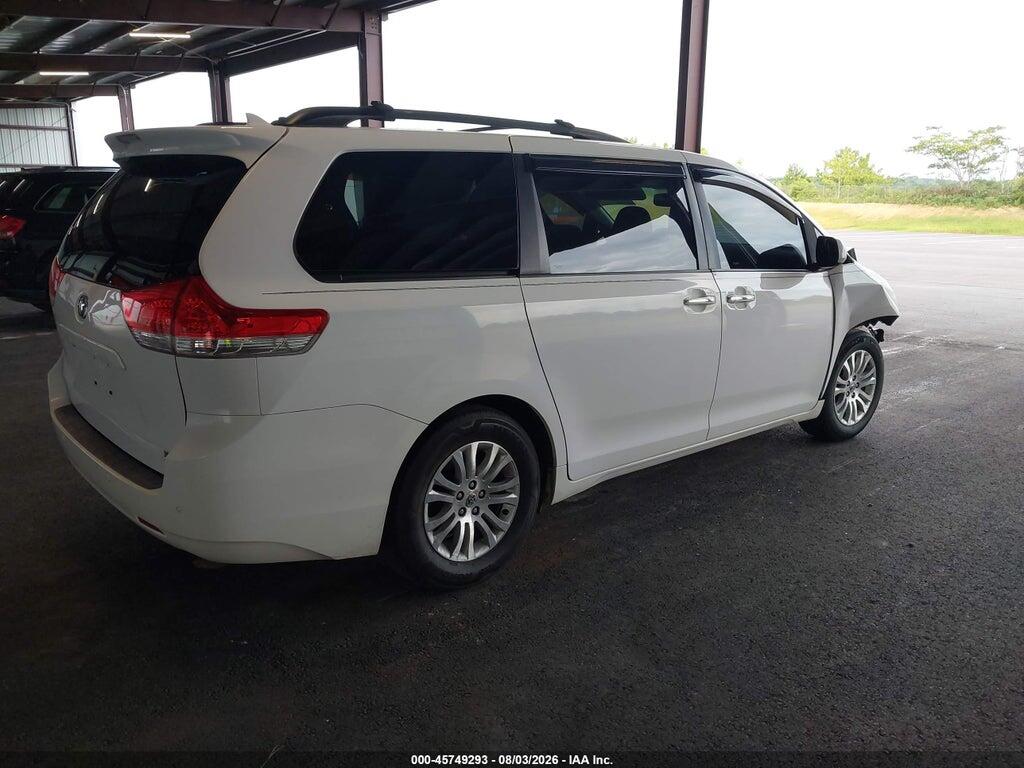 5TDYK3DC8BS144284 2011 TOYOTA SIENNA photo no. 4